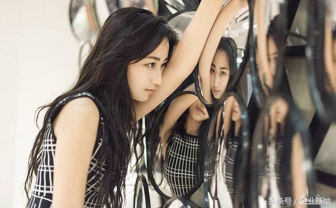 這樣玩轉(zhuǎn)鏡子，美發(fā)店裝修居然更美了，錢也省了不少！