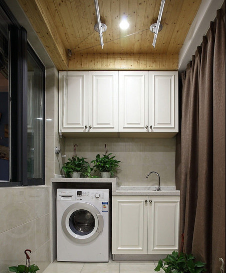 陽臺(tái)晾衣架效果圖 小陽臺(tái)中晾衣架的完美布置方案