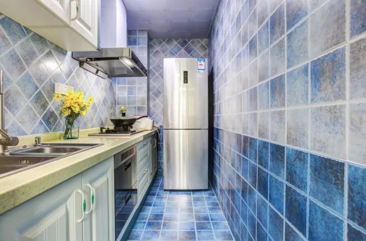 廚房吊軌門(mén)效果視頻_廚房門(mén)裝修效果圖_紅磚裝修廚房櫥柜效果圖片大全