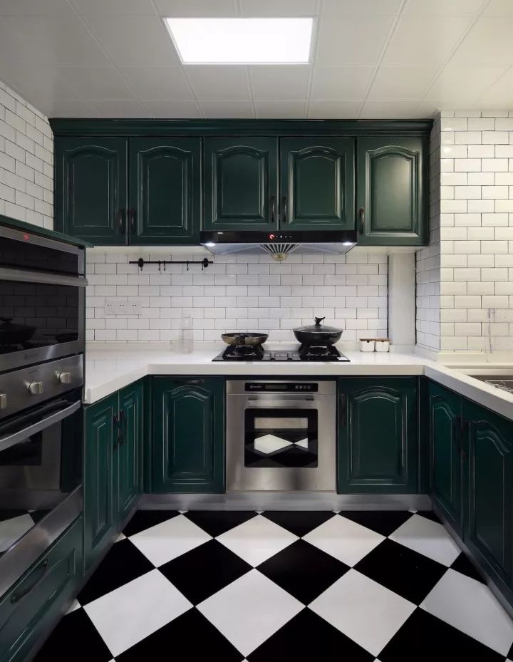 紅磚裝修廚房櫥柜效果圖片大全_廚房門(mén)裝修效果圖_廚房吊軌門(mén)效果視頻