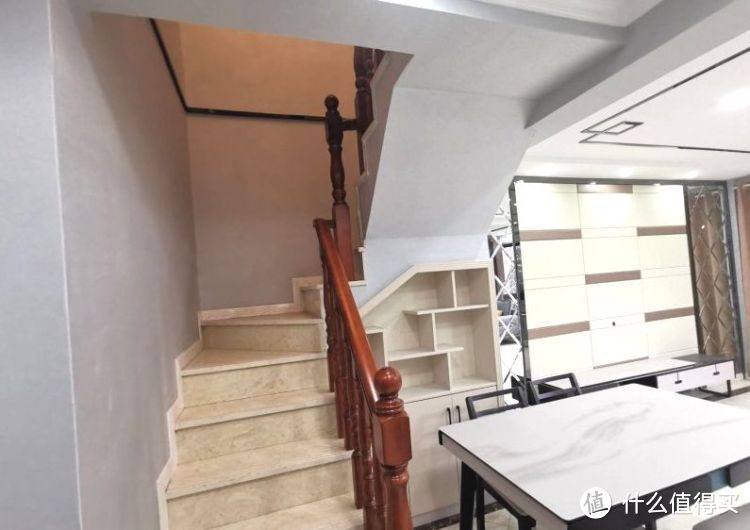 買不起別墅可以看看躍層，128㎡三室兩廳大躍層，堪稱空中別墅