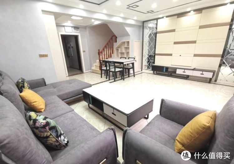 買不起別墅可以看看躍層，128㎡三室兩廳大躍層，堪稱空中別墅