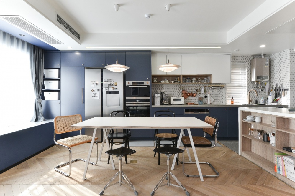 功能區(qū)木地板裝修效果圖把精裝房拆成毛坯，打造出會變形北歐極簡功能區(qū)設(shè)計(jì)圖片賞析