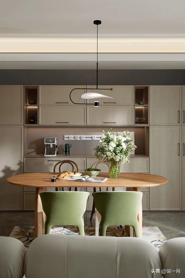 房屋浪漫布置圖片(95平米法式風(fēng)格裝修，輕奢浪漫居所，姐妹們的夢想小家)(圖5)