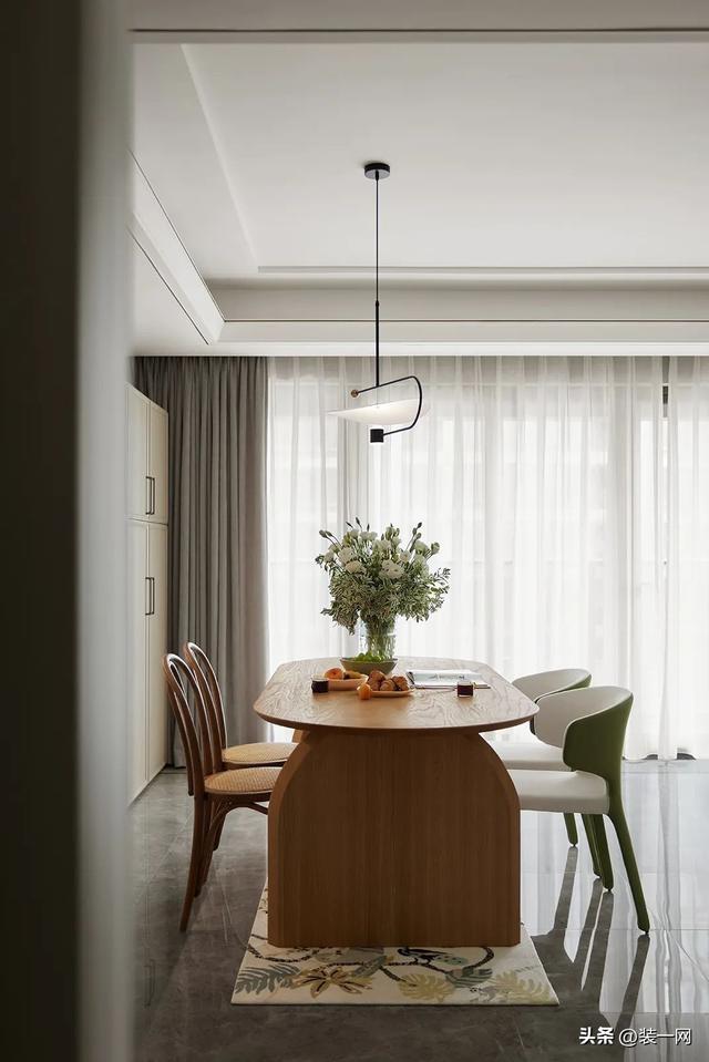 房屋浪漫布置圖片(95平米法式風(fēng)格裝修，輕奢浪漫居所，姐妹們的夢想小家)(圖6)