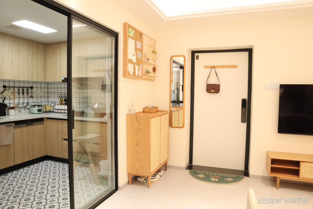 89平日式風三居室，全屋木色家具