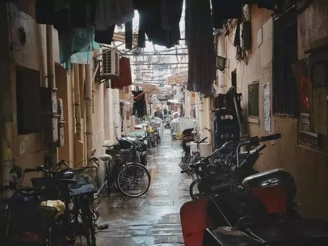 夫妻買上海遠郊25㎡柴棚間，花光積蓄改陽光玻璃房，效果太意外了