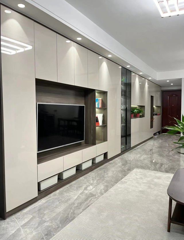 121平三室兩廳裝修，入住2個月，入戶滿墻柜很滿意