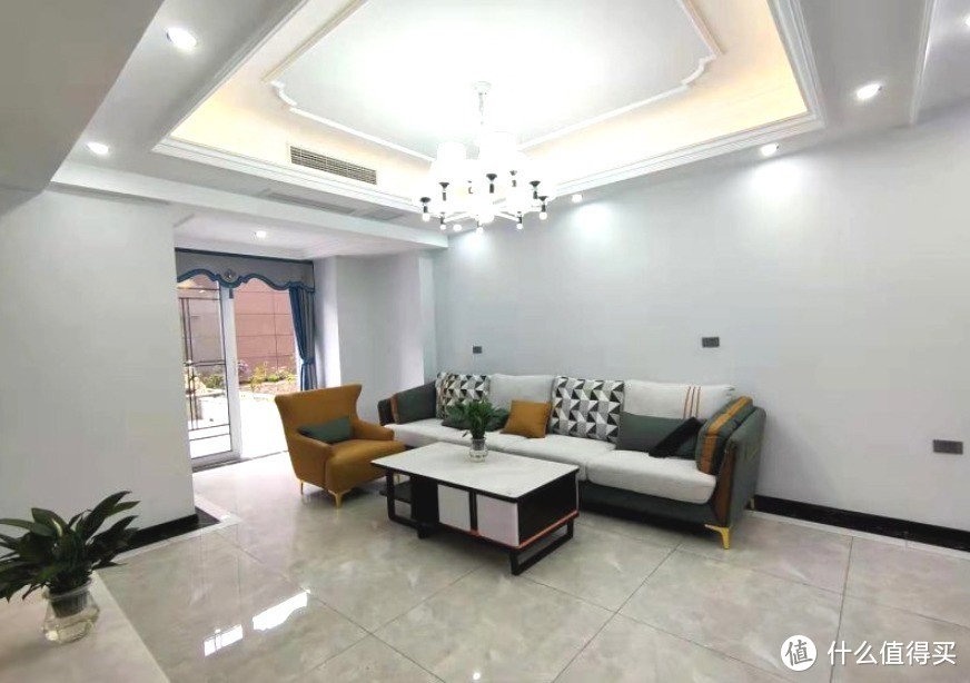 擠破頭買(mǎi)了這套100㎡小三房，送超大平臺(tái)花園，比房子大了一倍