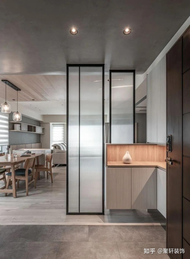 玄關(guān)隔斷裝修效果圖_進(jìn)門(mén)玄關(guān)隔斷裝修效果圖_裝修隔斷玄關(guān)效果圖